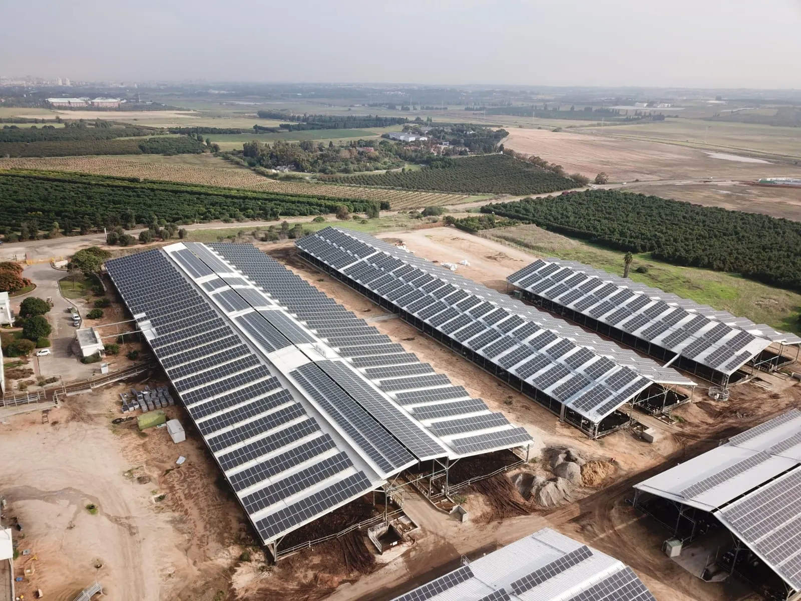 Stalle e fabbricati agricoli con impianto fotovoltaico sulle coperture