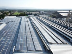 bonifica amianto tetto di centri di distribuzione per centrale fotovoltaica